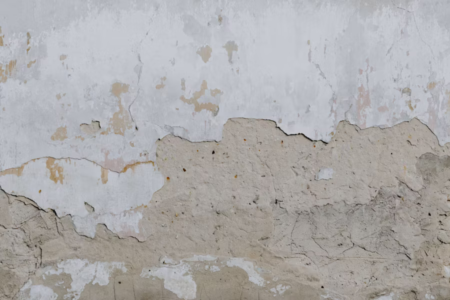 Mur abîmé avant rénovation, appartement haussmannien Montpellier